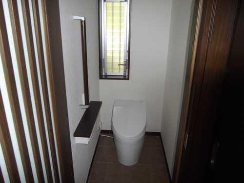 リフォーム後トイレは家全体のデザインと調和しています。